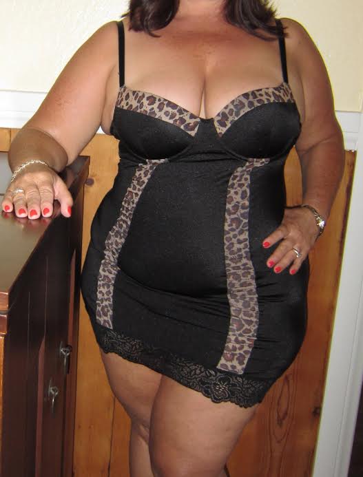 Curvy Hotwife.