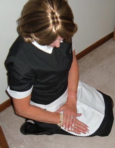 kneeling sissy