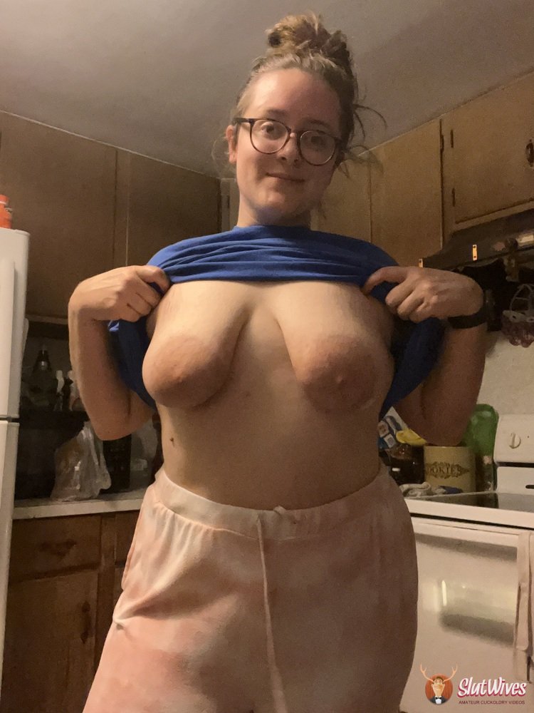 wife flashing her saggy titties